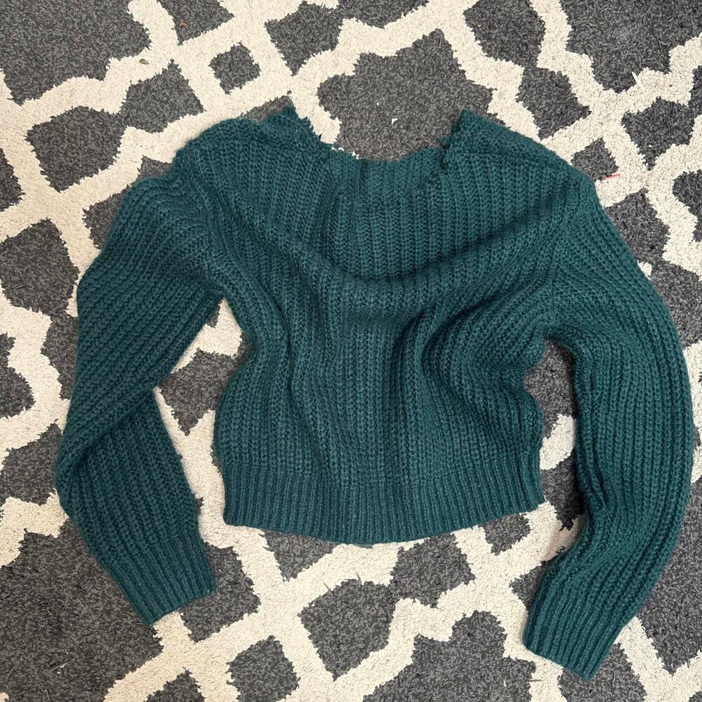 Green frayed collar off the